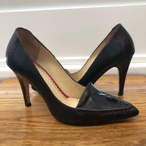 Johnston & Murphy black pump with red stitching